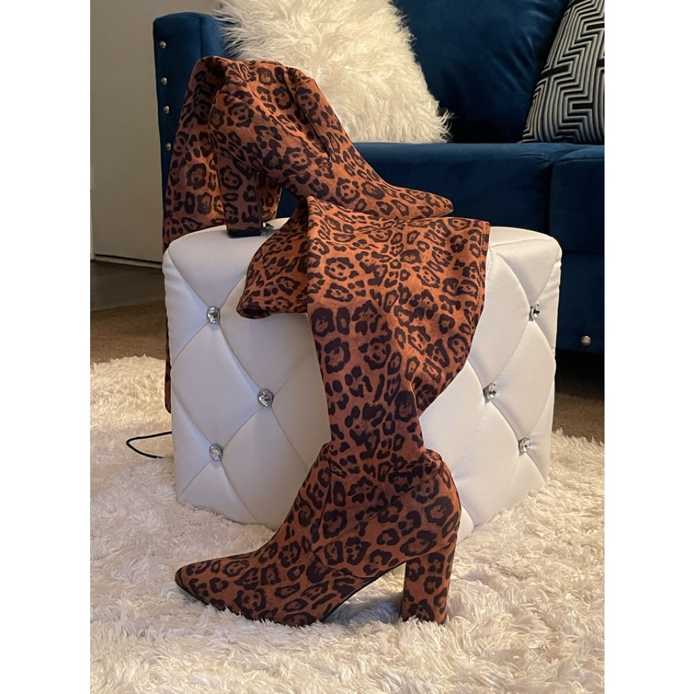 stretch over-the-knee boot high block heel and zipper closure